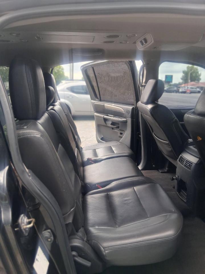 Nissan Armada 4WD 4dr SV 2013