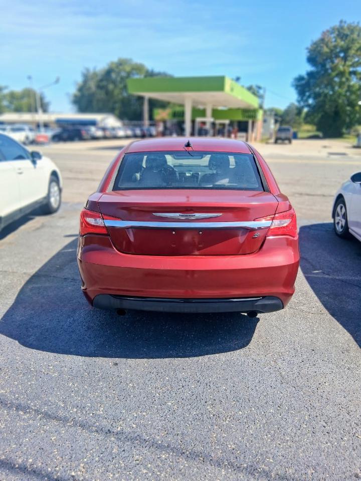 Chrysler 200 4dr Sdn Touring 2014