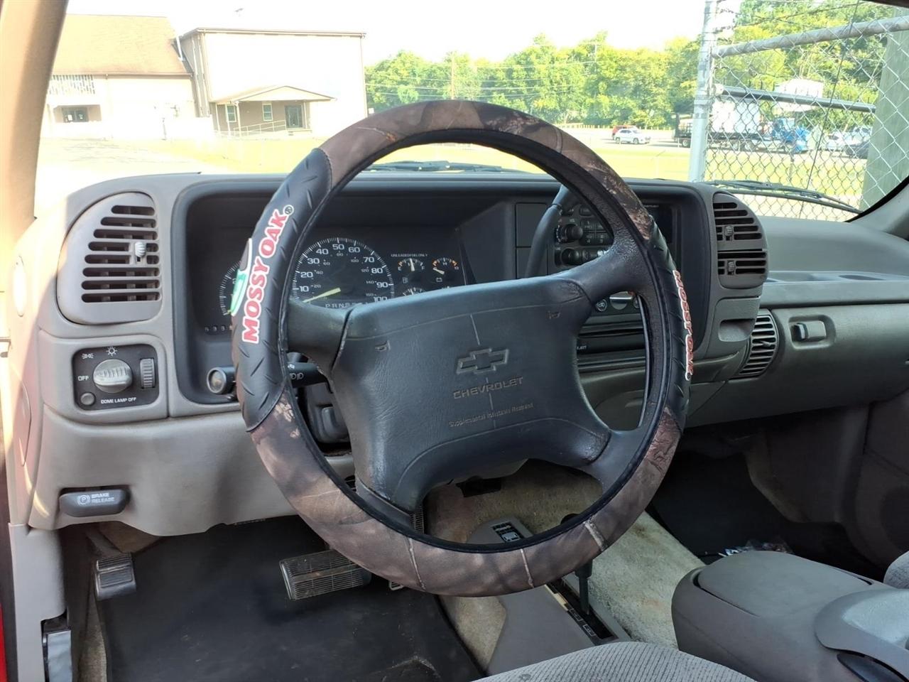 Chevrolet Suburban 1500 4WD LS 1995