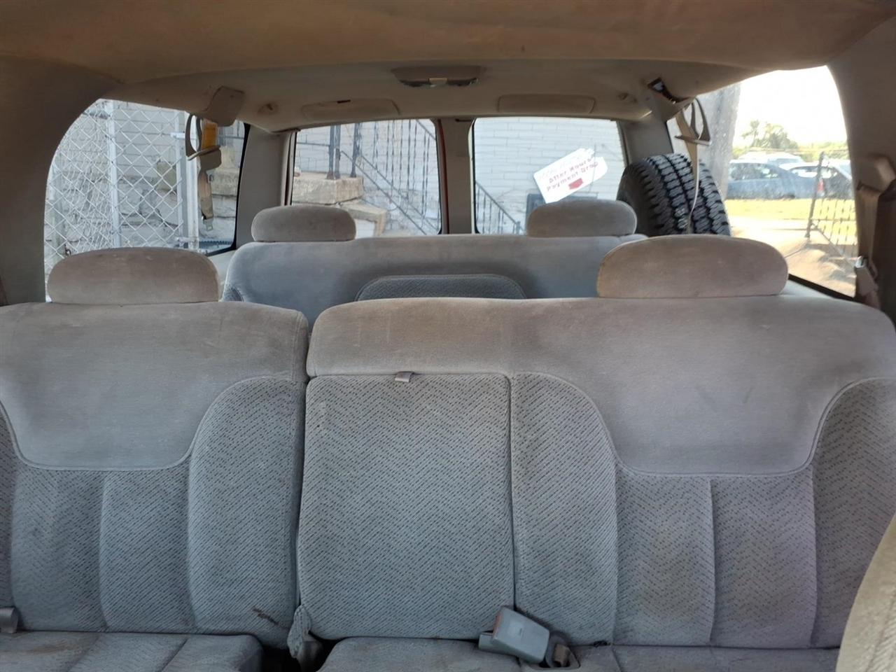 Chevrolet Suburban 1500 4WD LS 1995