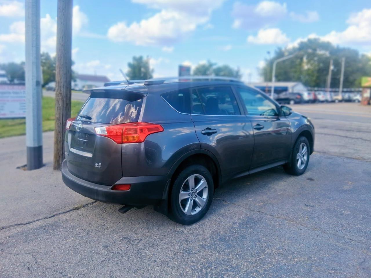 Toyota RAV4 AWD 4dr XLE (Natl) 2015