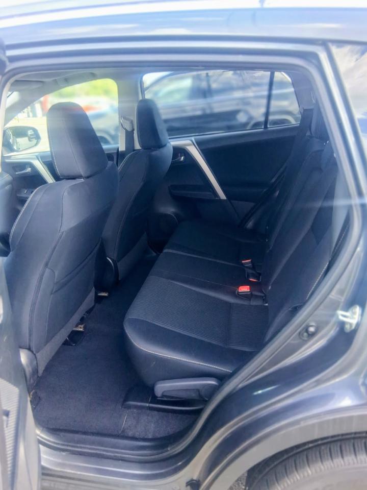 Toyota RAV4 AWD 4dr XLE (Natl) 2015