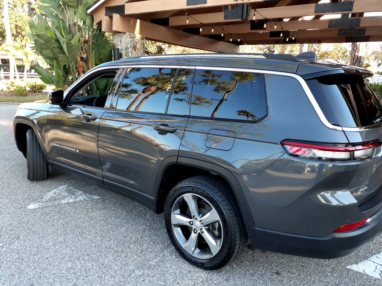 2022 Jeep Grand Cherokee Limited L photo 2