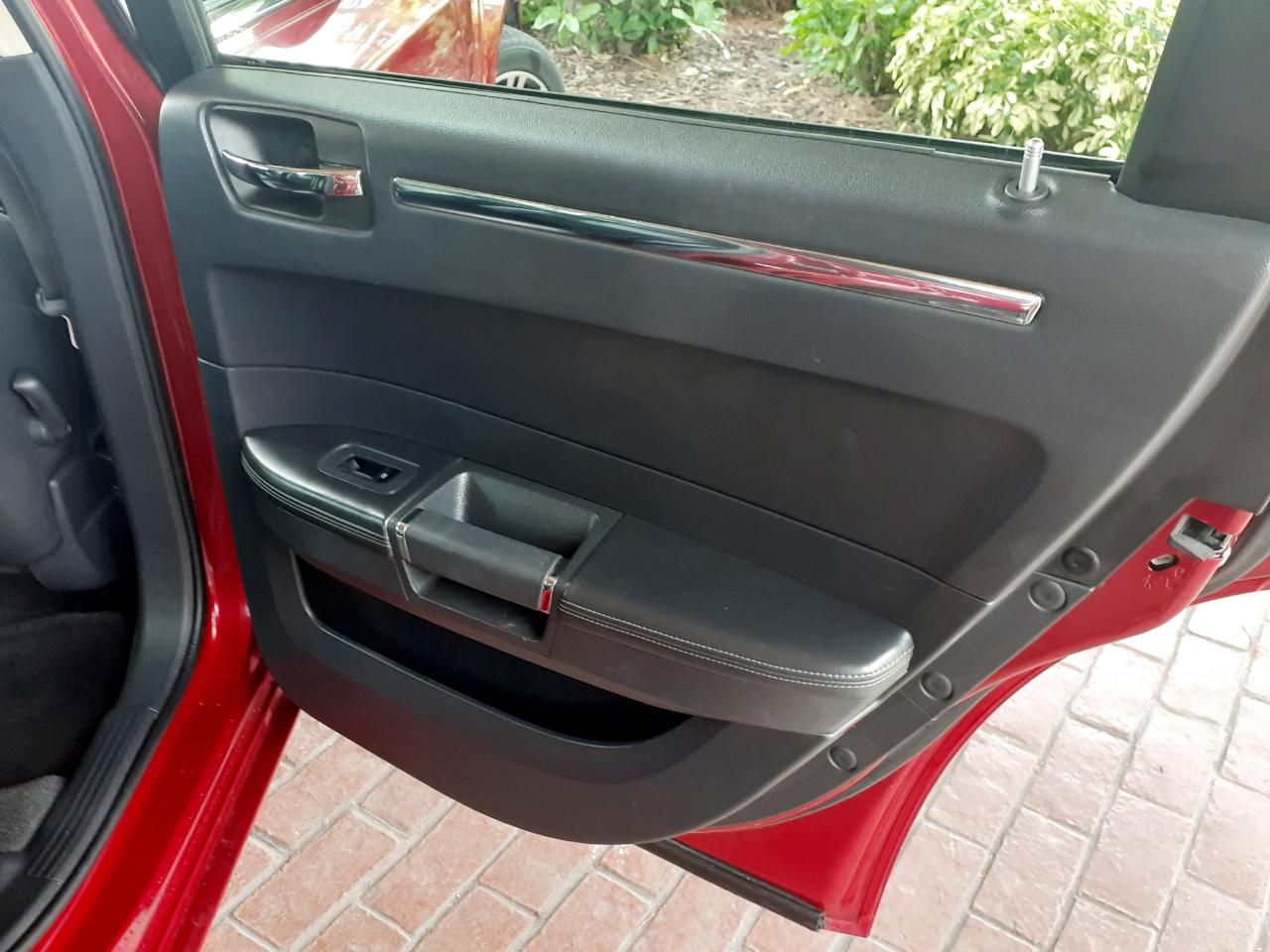 Chrysler 300 photo 36