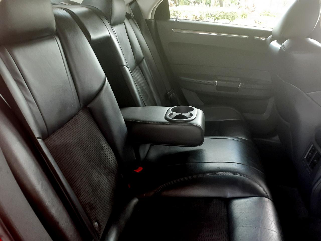 Chrysler 300 photo 38