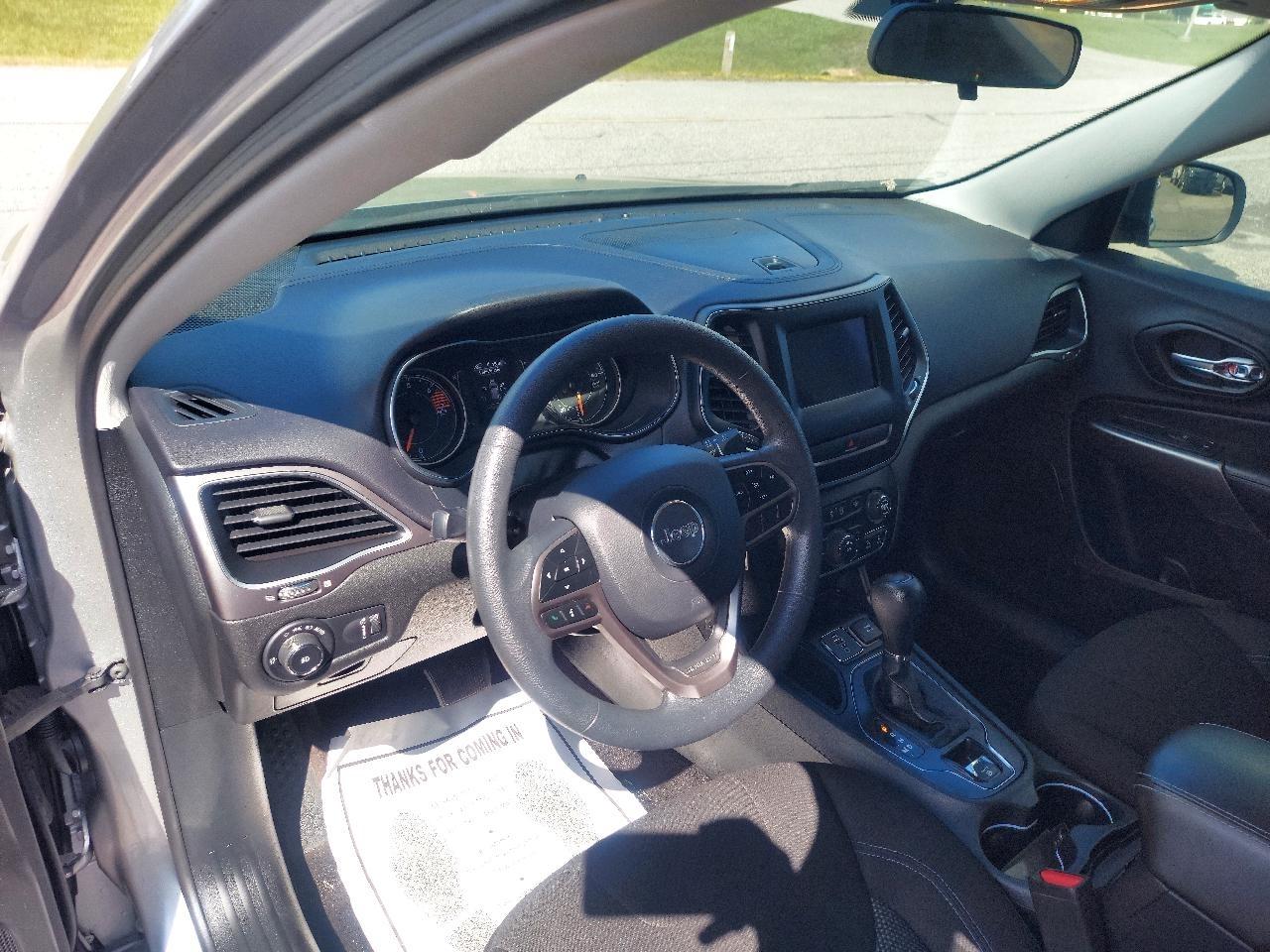 Jeep Cherokee Latitude FWD 2019
