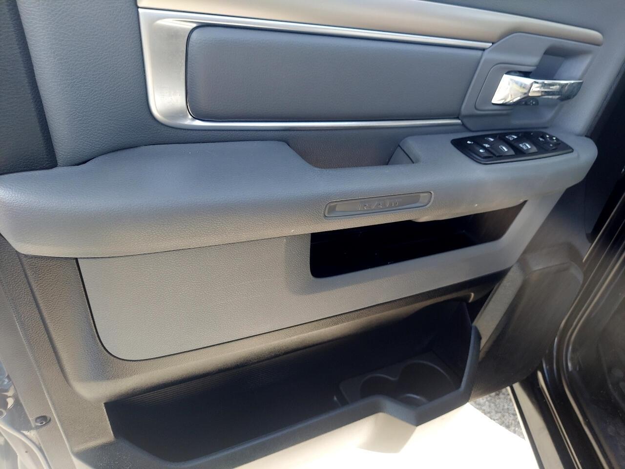 RAM 1500 SLT Crew Cab SWB 2WD 2017