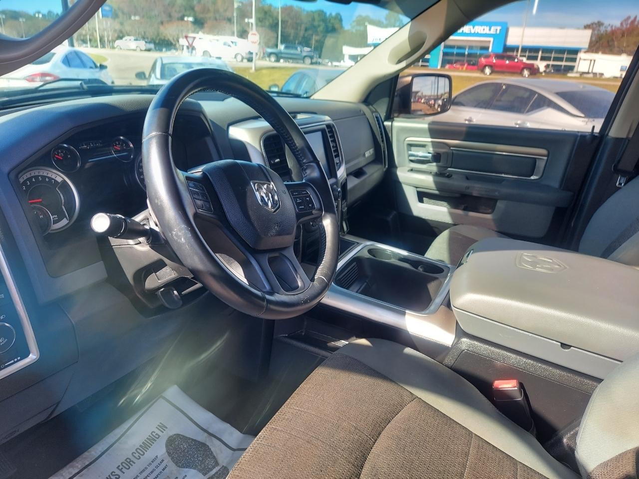 RAM 1500 SLT Crew Cab SWB 2WD 2017