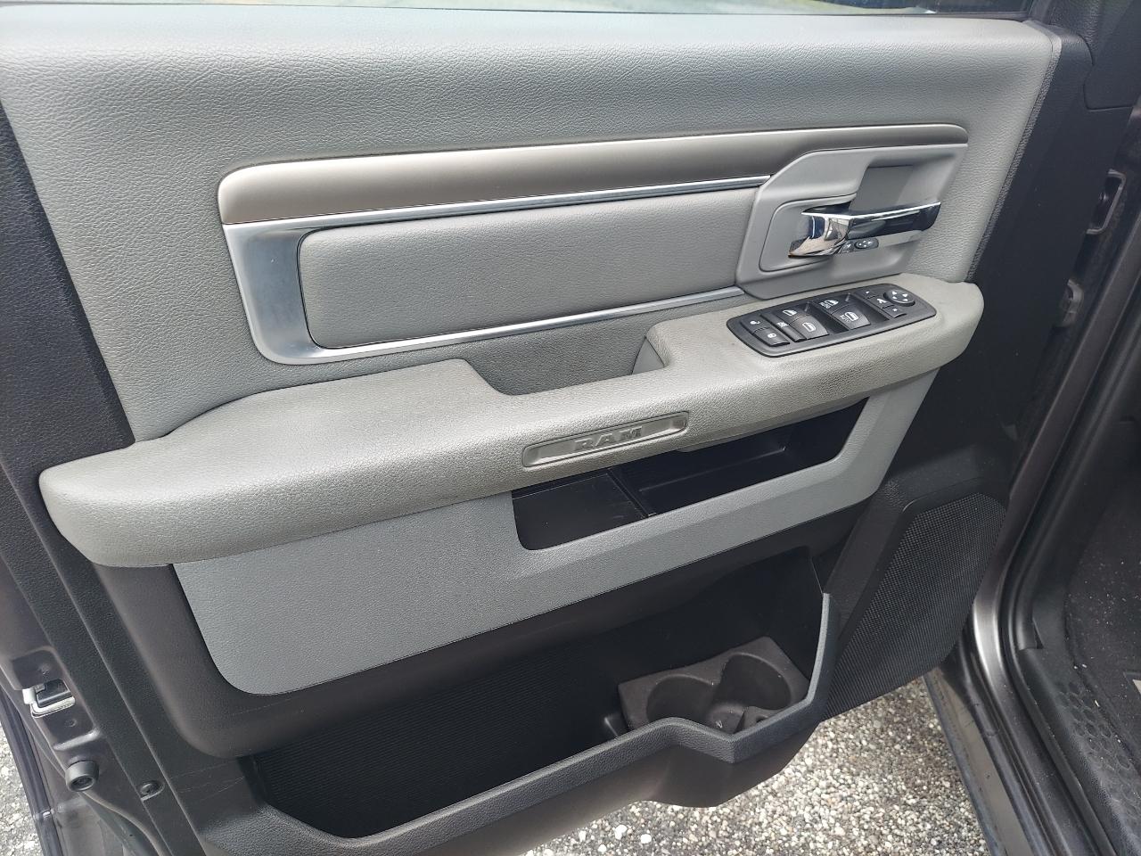 RAM 1500 Classic Tradesman Crew Cab SWB 2WD 2019
