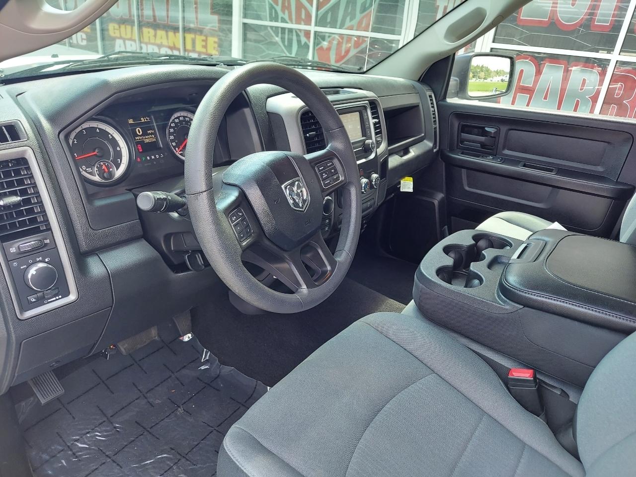 RAM 1500 Classic Tradesman Quad Cab 4WD 2022