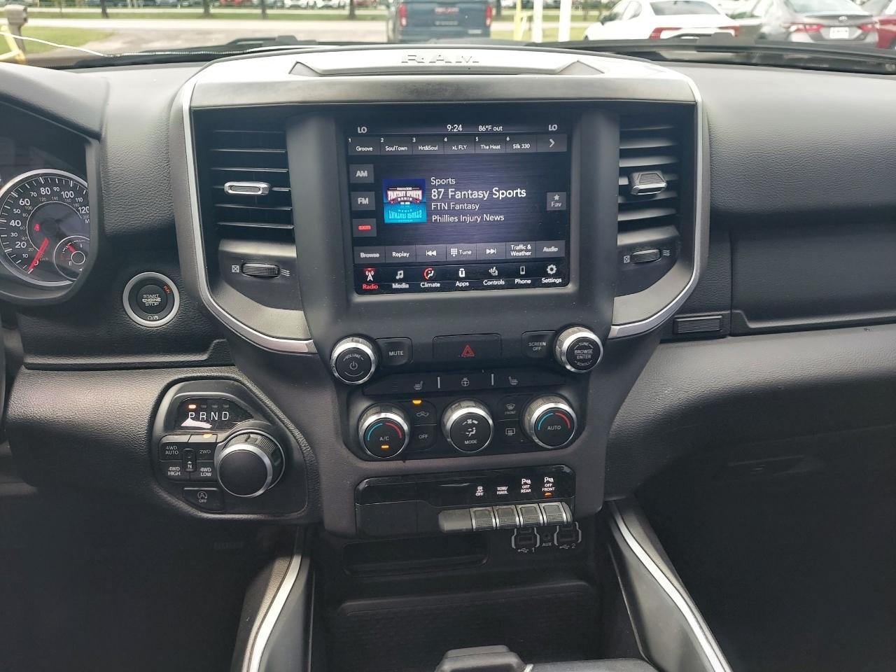 RAM 1500 Big Horn Crew Cab SWB 4WD 2020