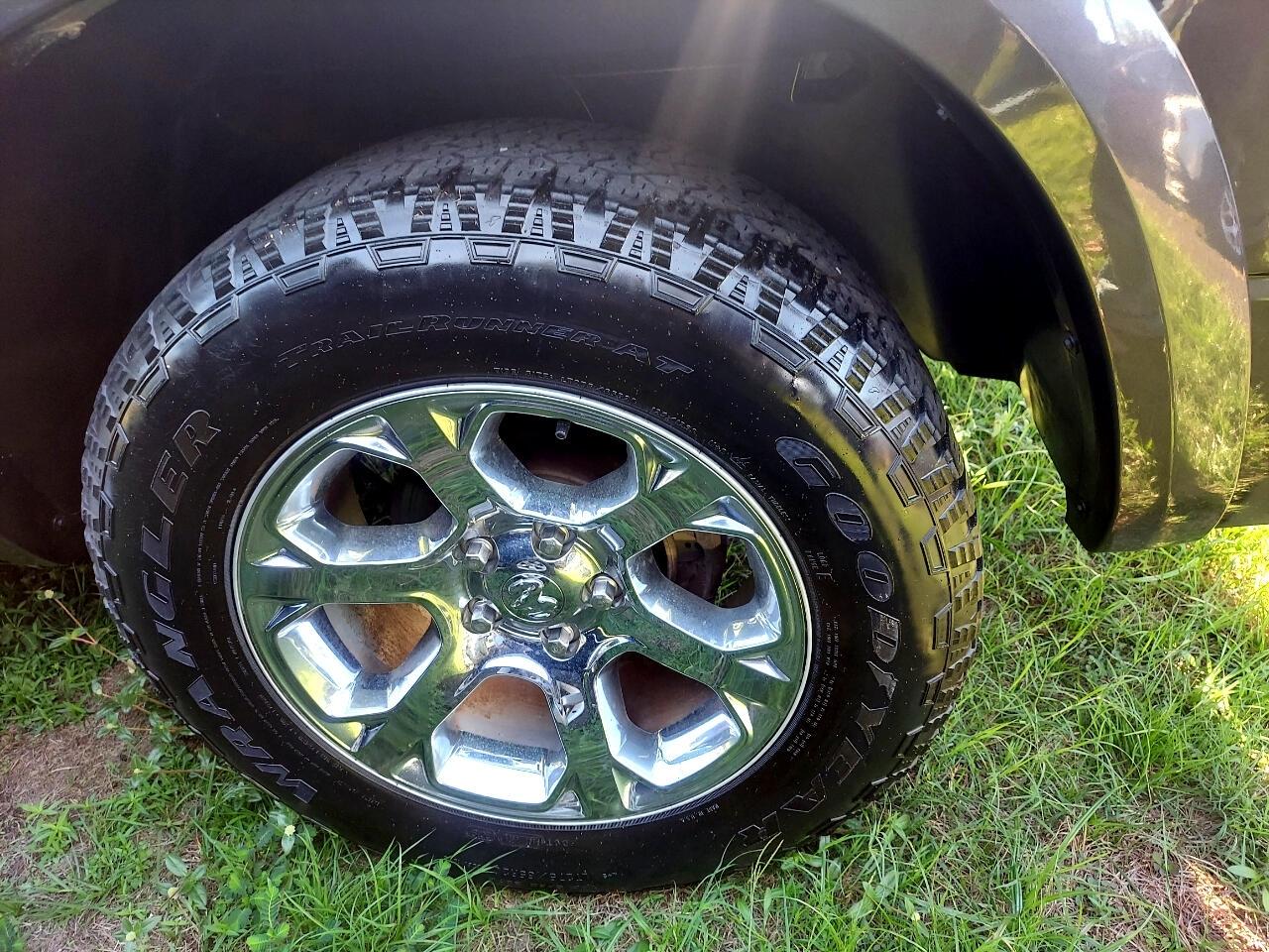 RAM 1500 Laramie Crew Cab SWB 4WD 2014