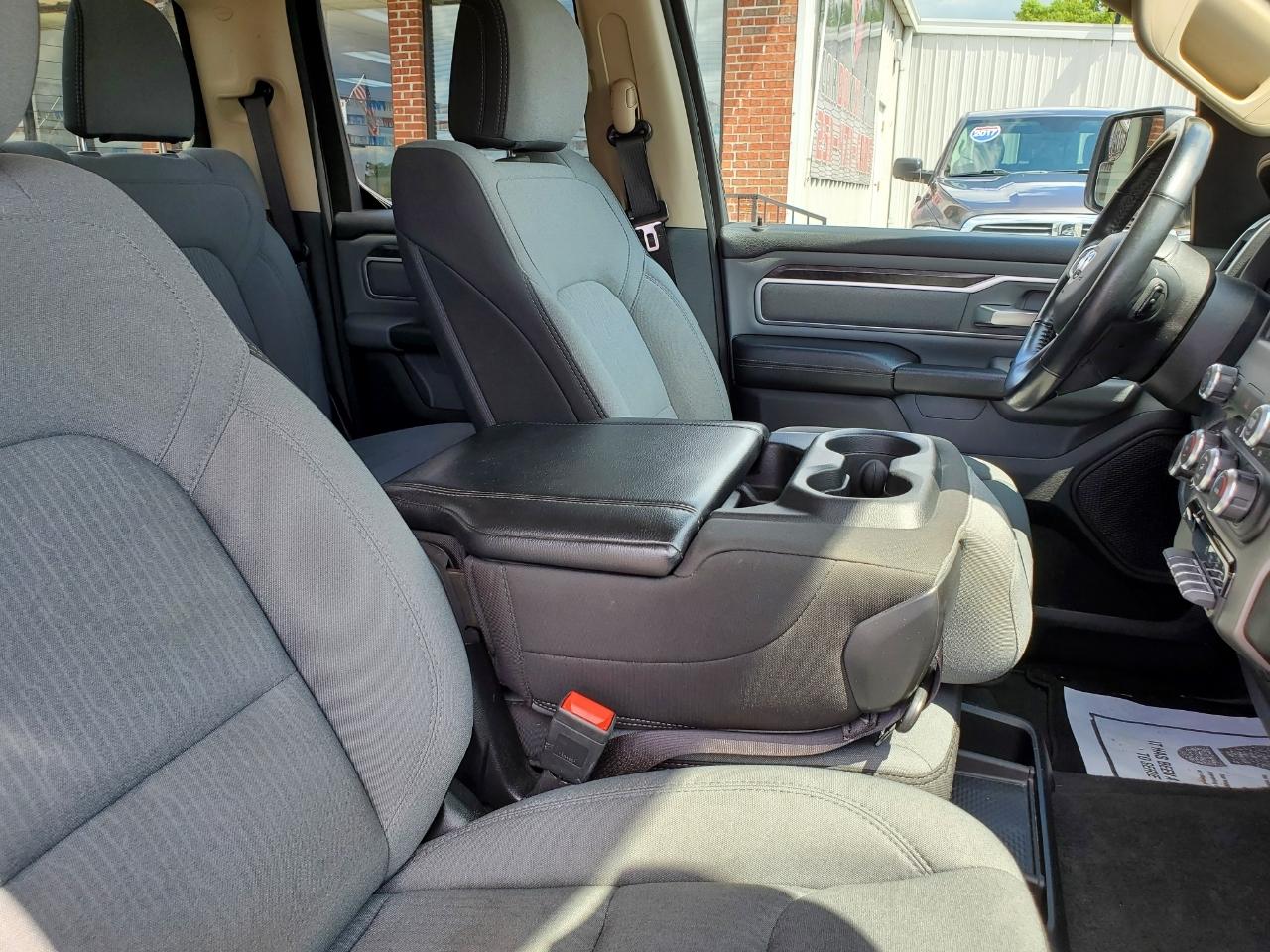 RAM 1500 Big Horn Quad Cab 4WD 2020