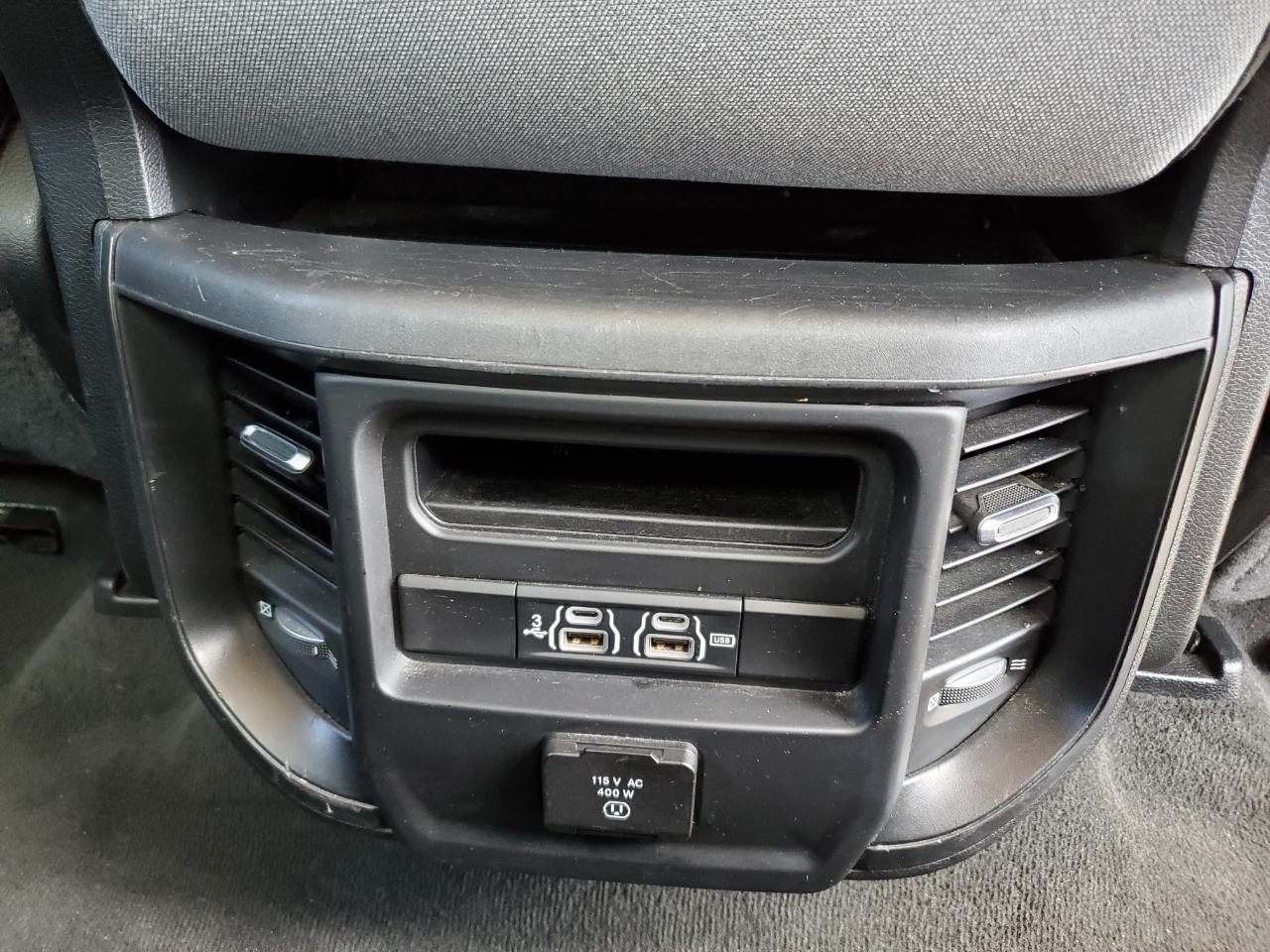 RAM 1500 Big Horn Quad Cab 4WD 2020
