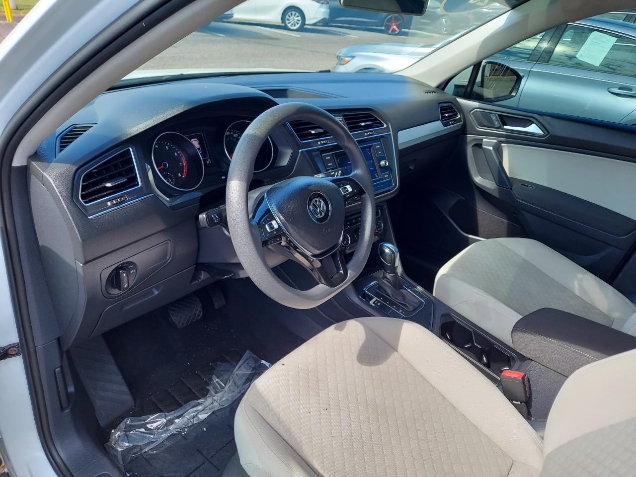Volkswagen Tiguan S 2019