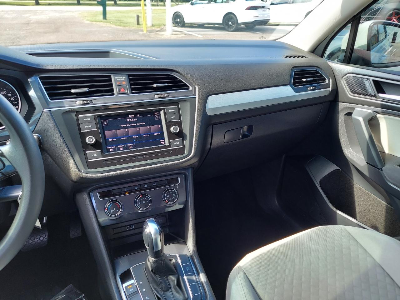 Volkswagen Tiguan S 2019