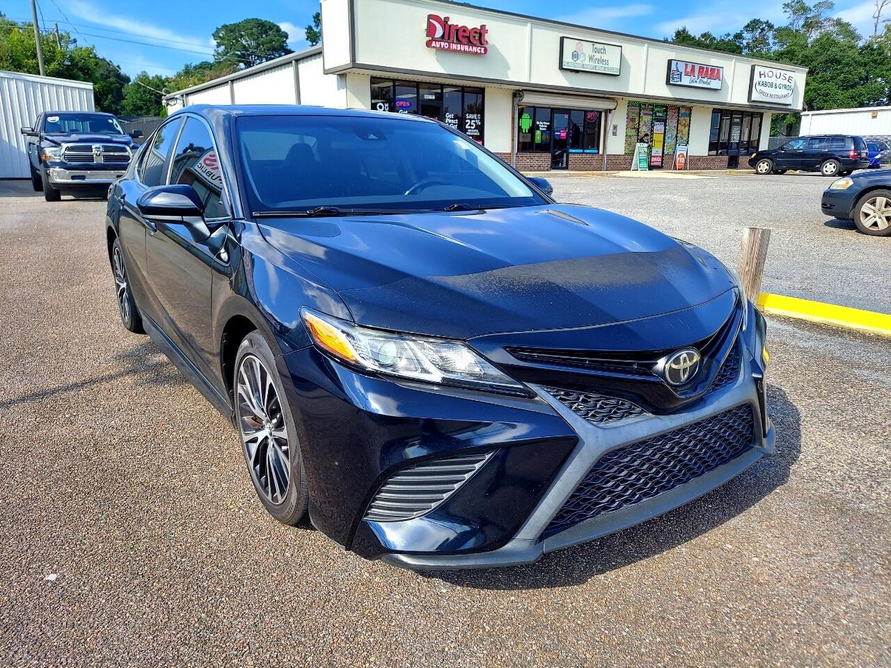 Toyota Camry SE 2020