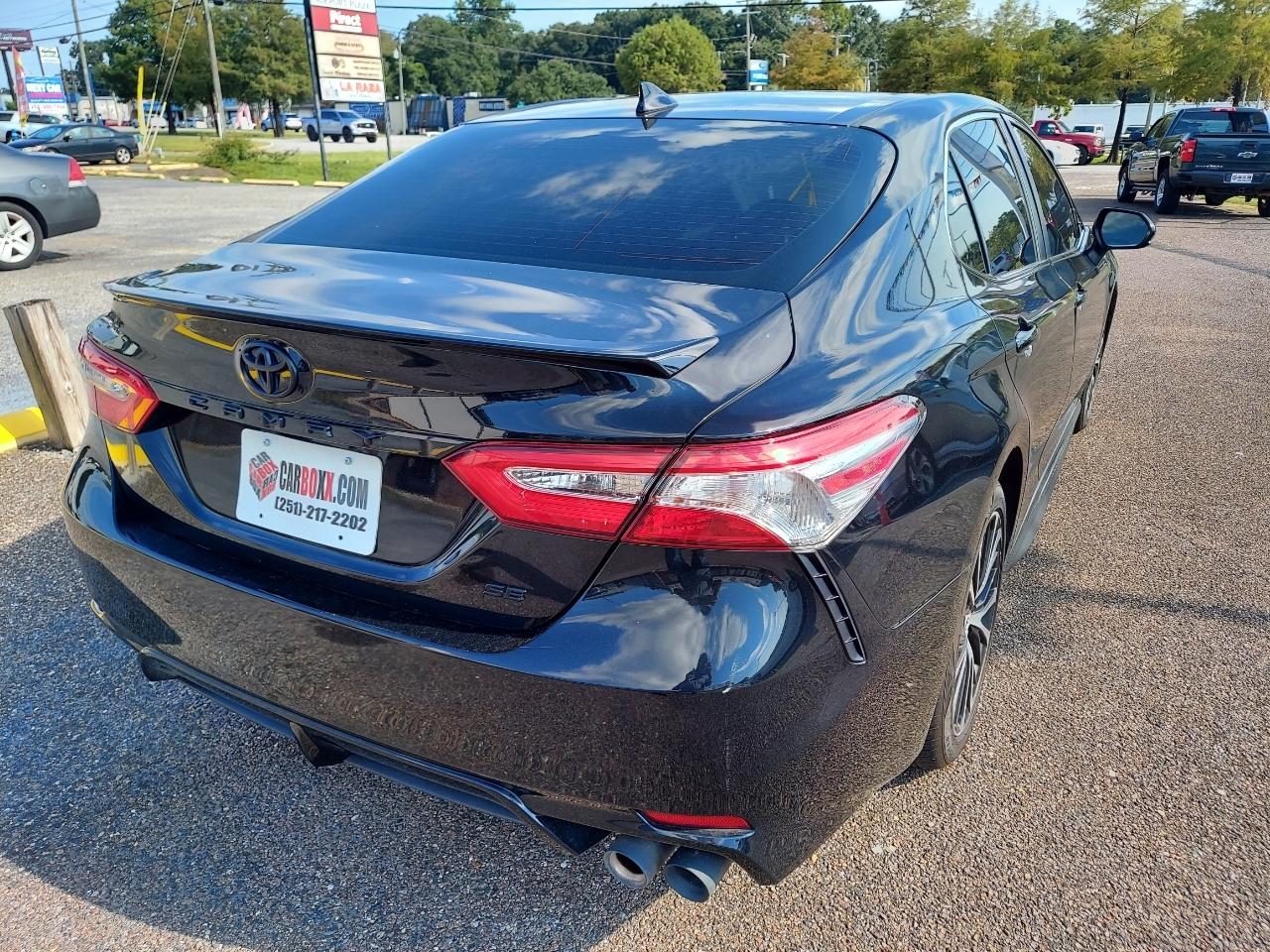Toyota Camry SE 2020