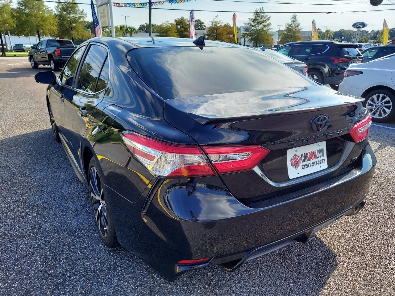 Toyota Camry SE 2020