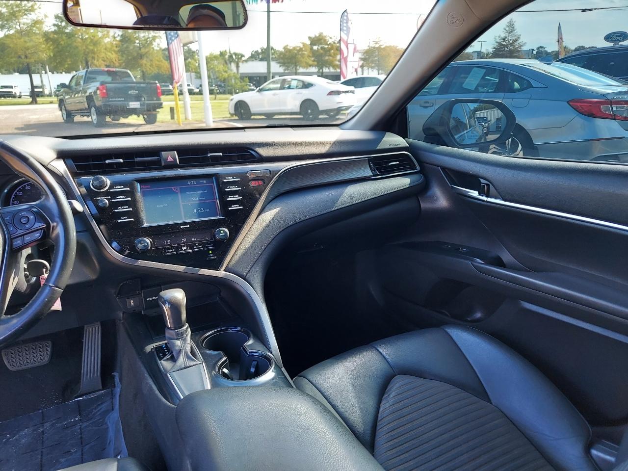 Toyota Camry SE 2020