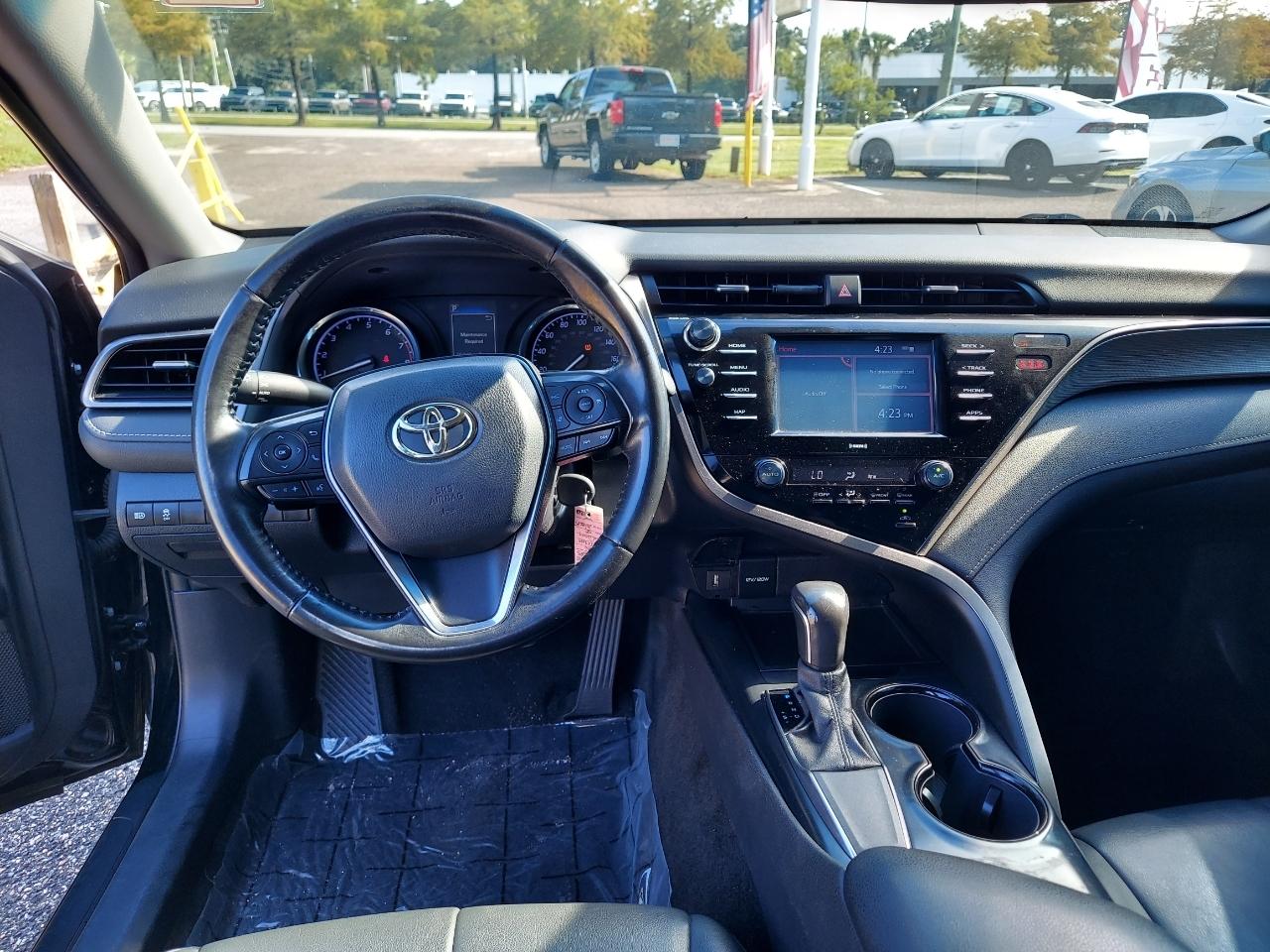 Toyota Camry SE 2020