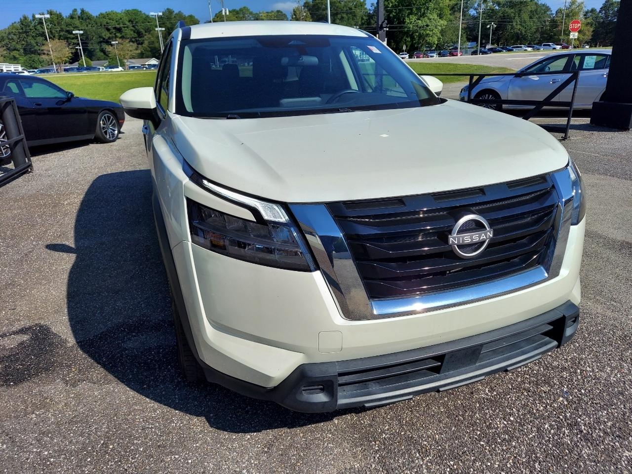 Nissan Pathfinder SV 2022