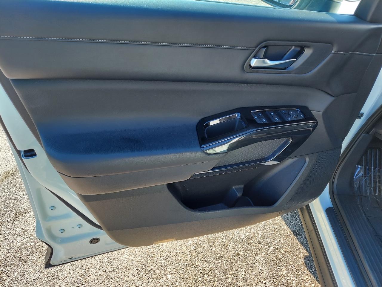 Nissan Pathfinder SV 2022