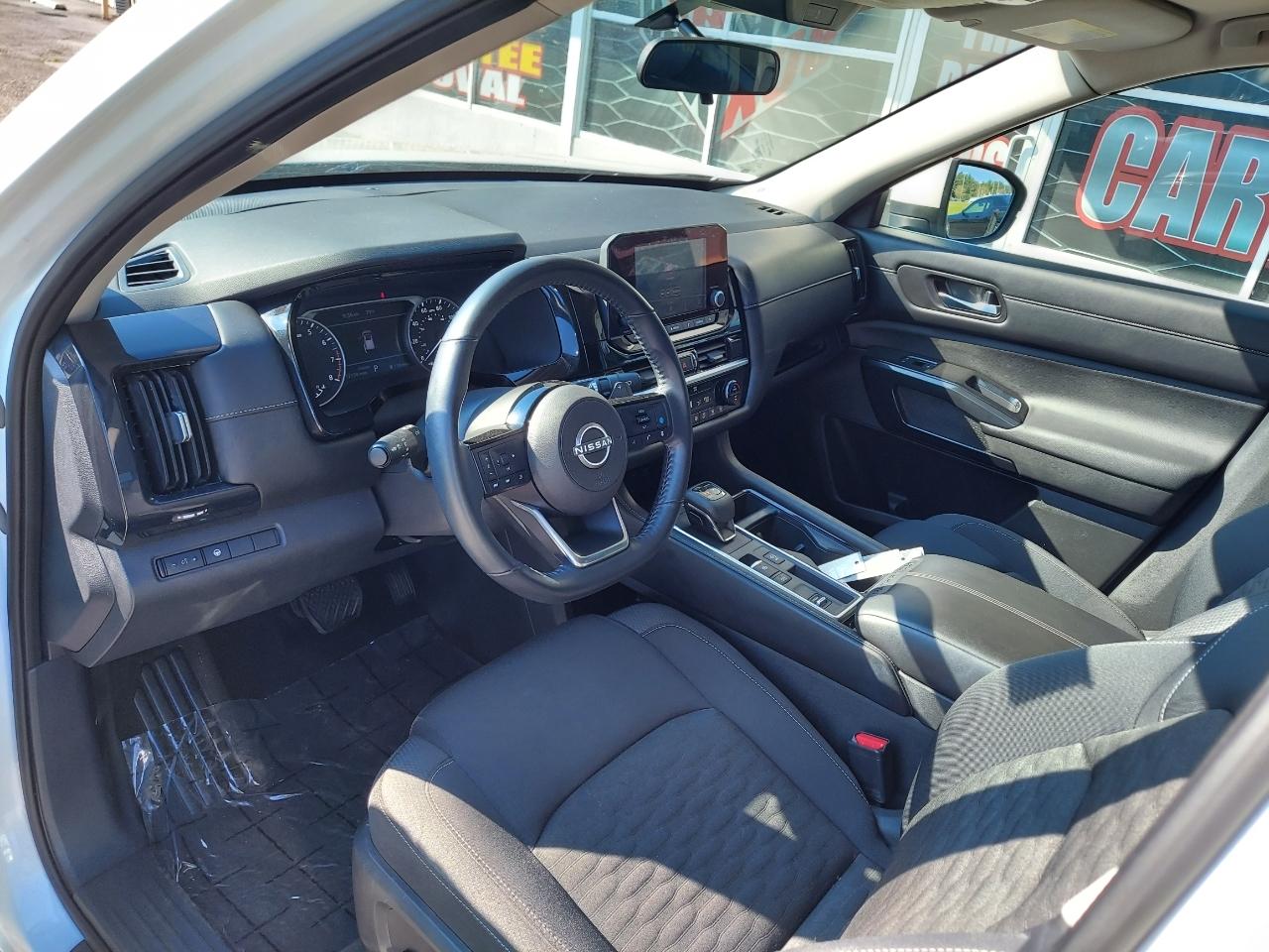 Nissan Pathfinder SV 2022