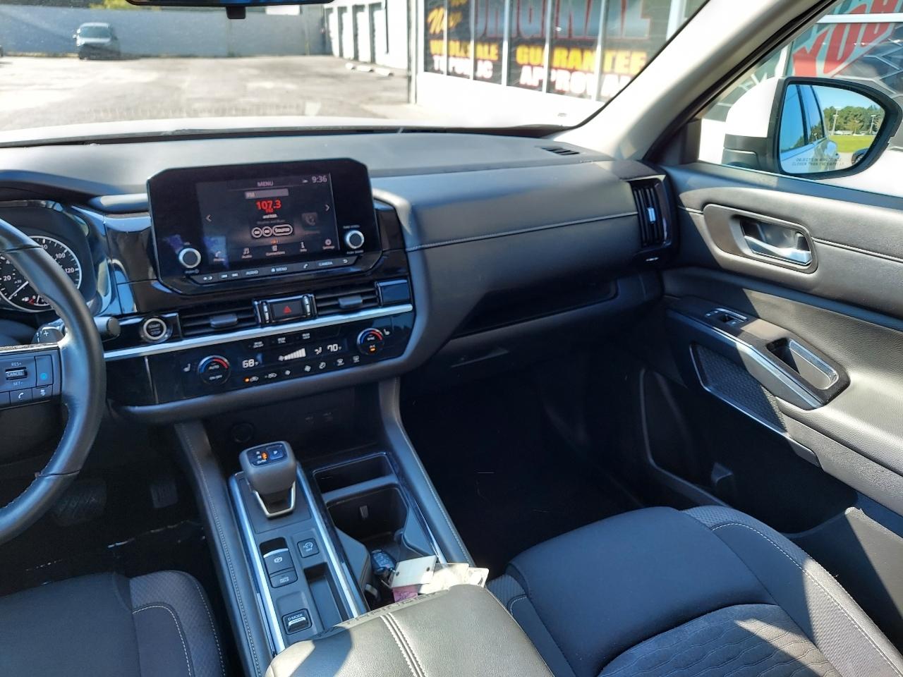 Nissan Pathfinder SV 2022