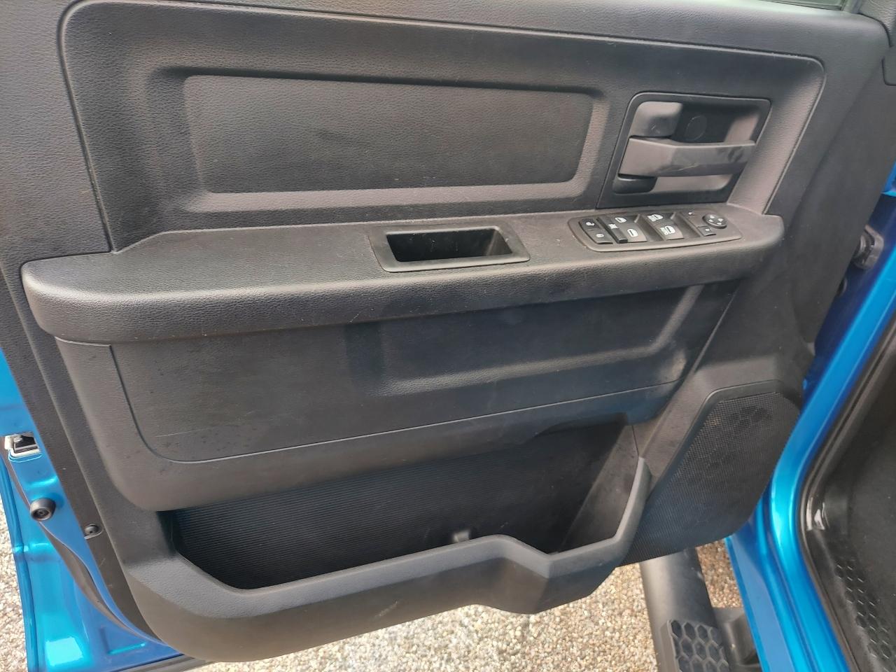 RAM 1500 Classic Tradesman Crew Cab SWB 2WD 2021
