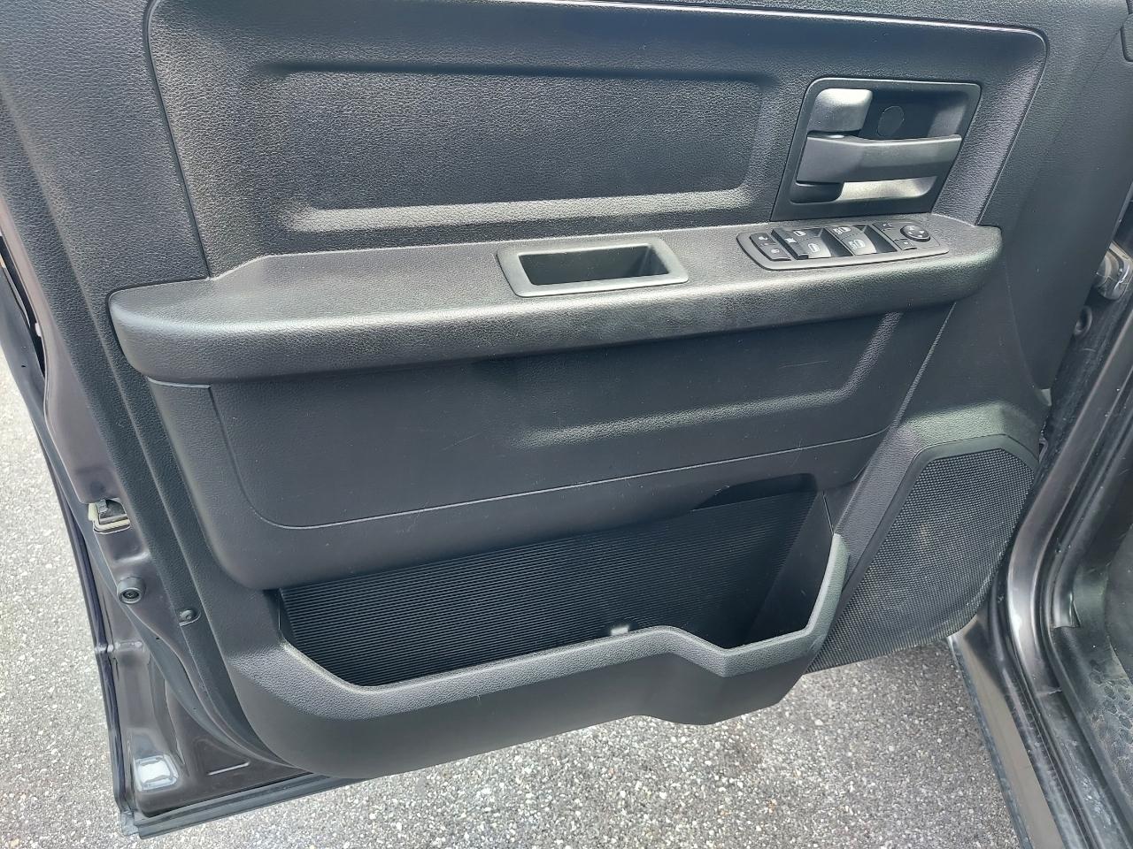 RAM 1500 Classic Tradesman Crew Cab SWB 4WD 2022
