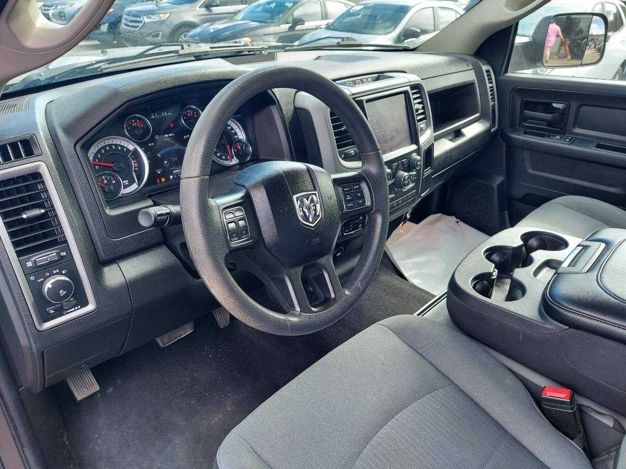 RAM 1500 Classic Tradesman Crew Cab SWB 4WD 2022