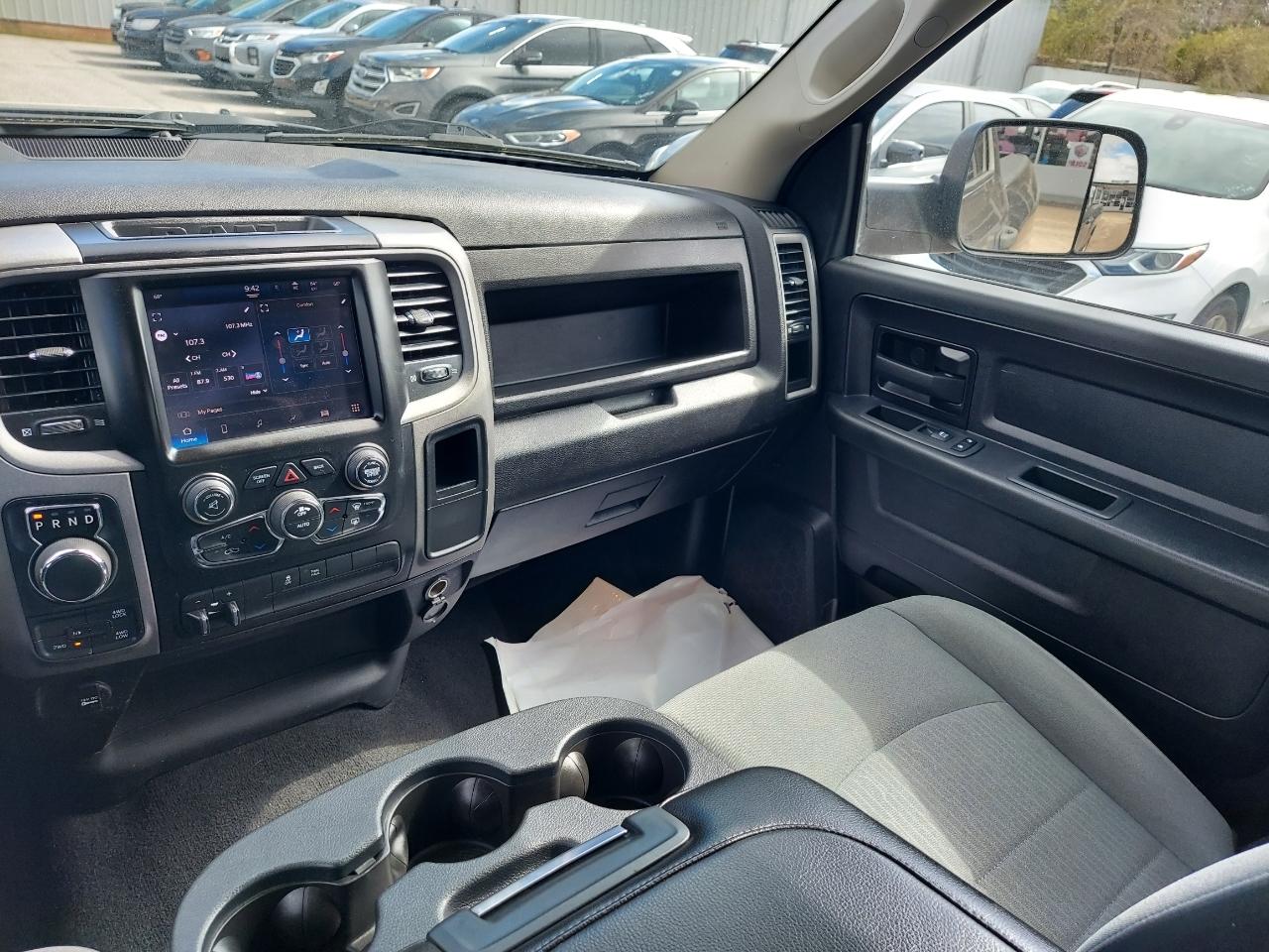 RAM 1500 Classic Tradesman Crew Cab SWB 4WD 2022
