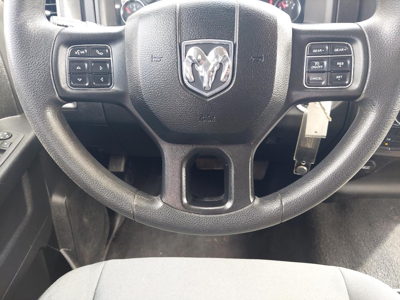 RAM 1500 Classic Tradesman Crew Cab SWB 4WD 2022