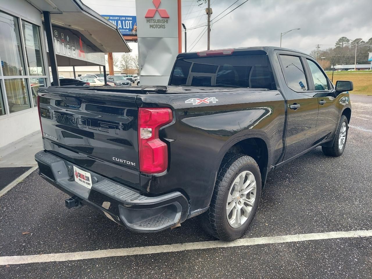 Chevrolet Silverado 1500 Custom Crew Cab Long Box 4WD 2021