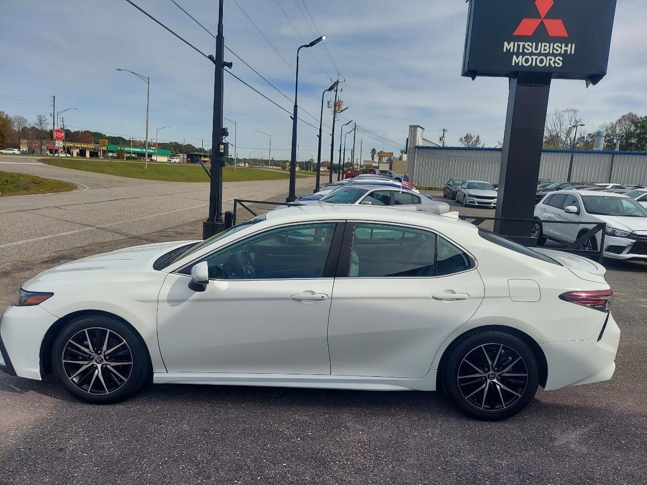 Toyota Camry SE 2021