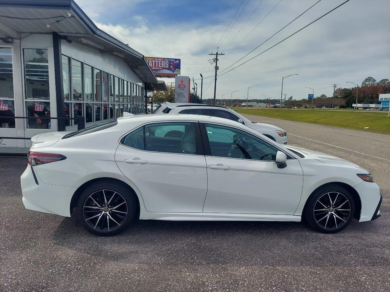 Toyota Camry SE 2021