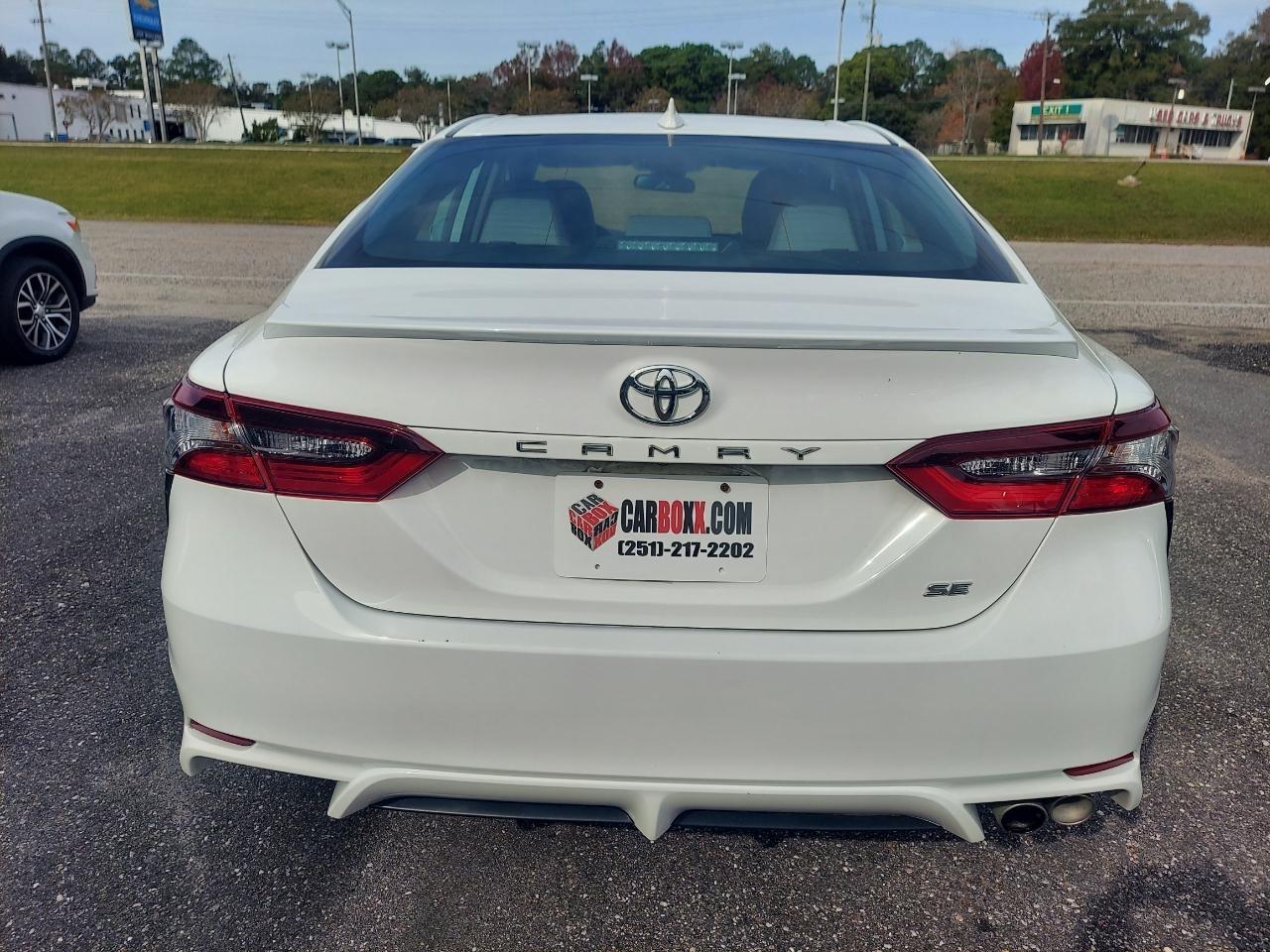 Toyota Camry SE 2021