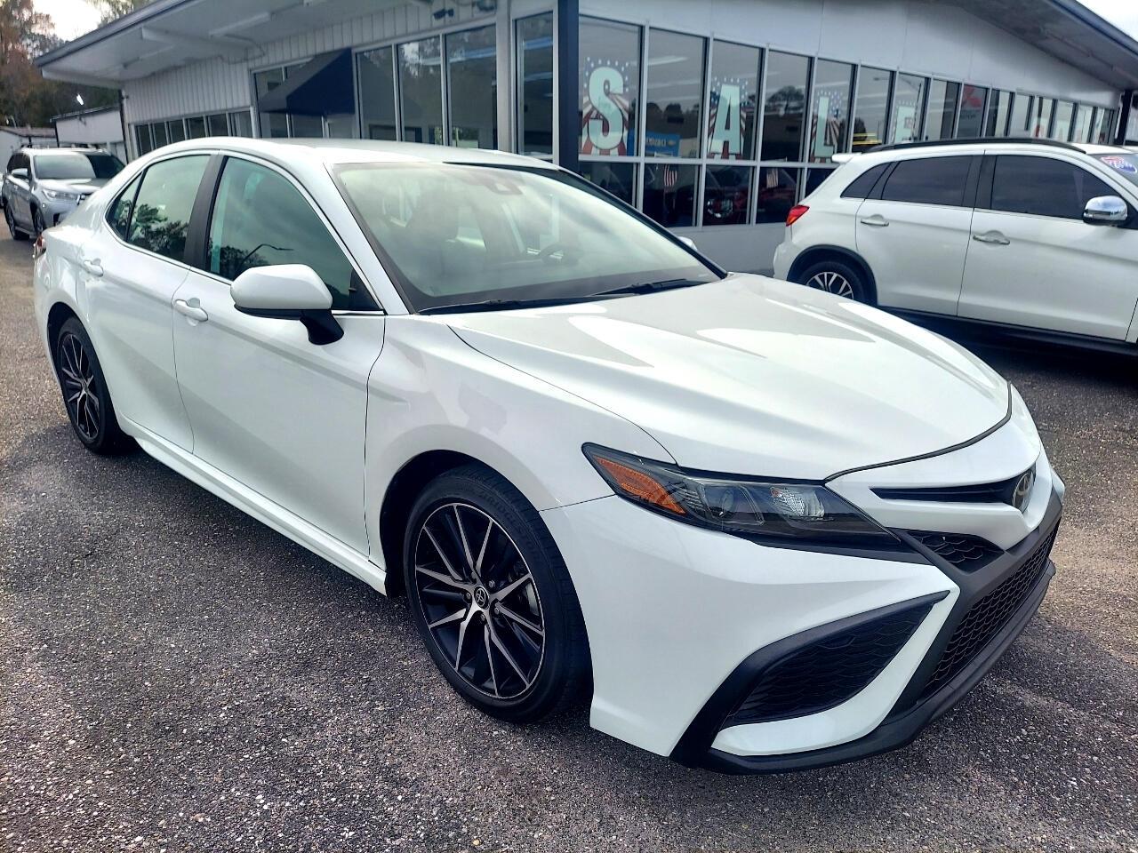 Toyota Camry SE 2021