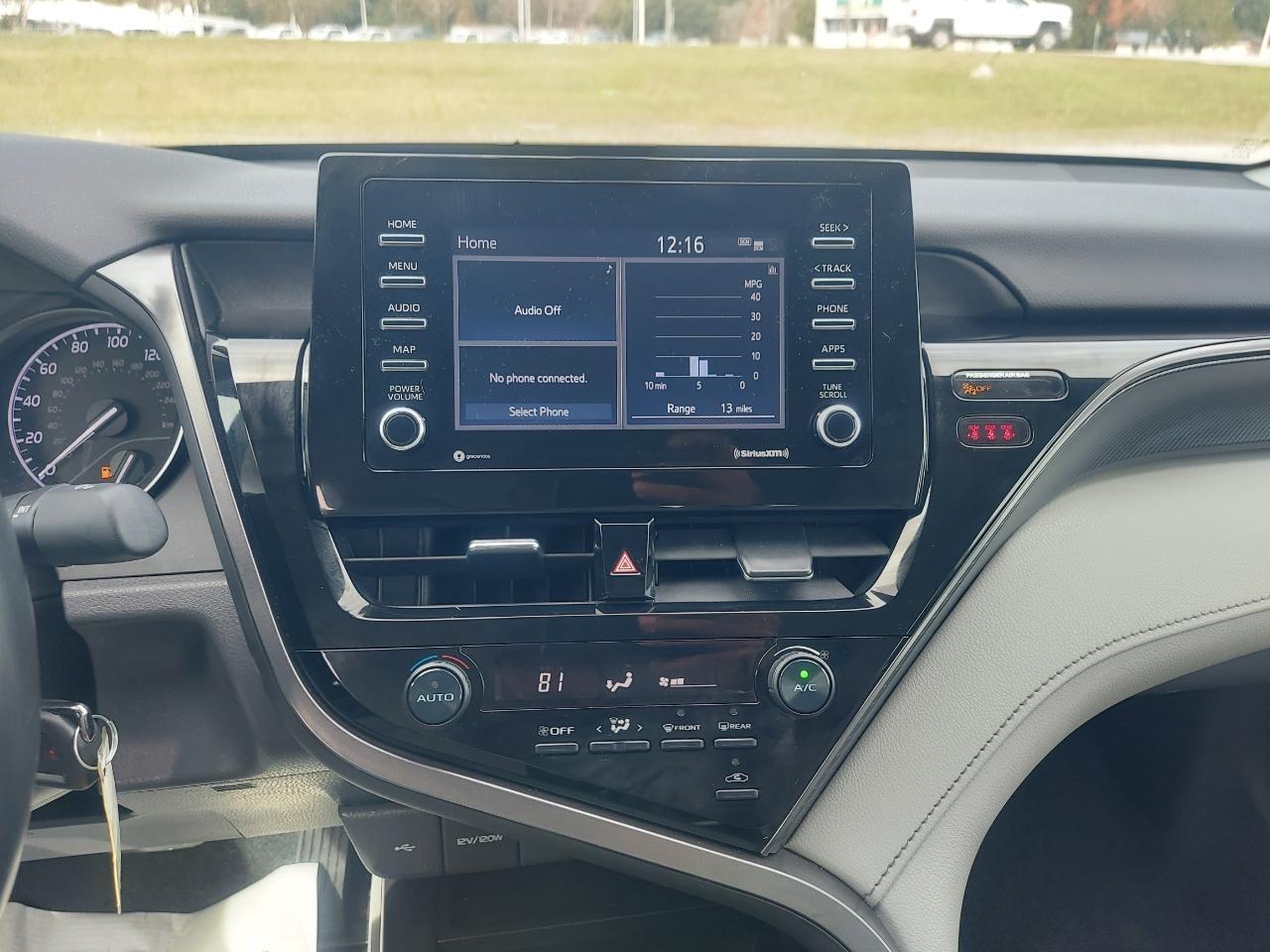 Toyota Camry SE 2021