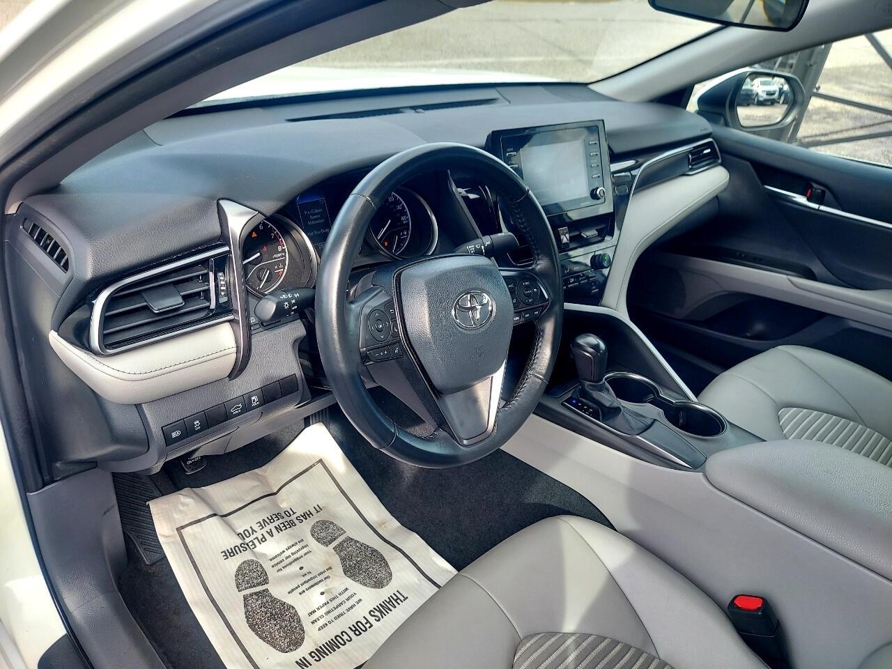 Toyota Camry SE 2021