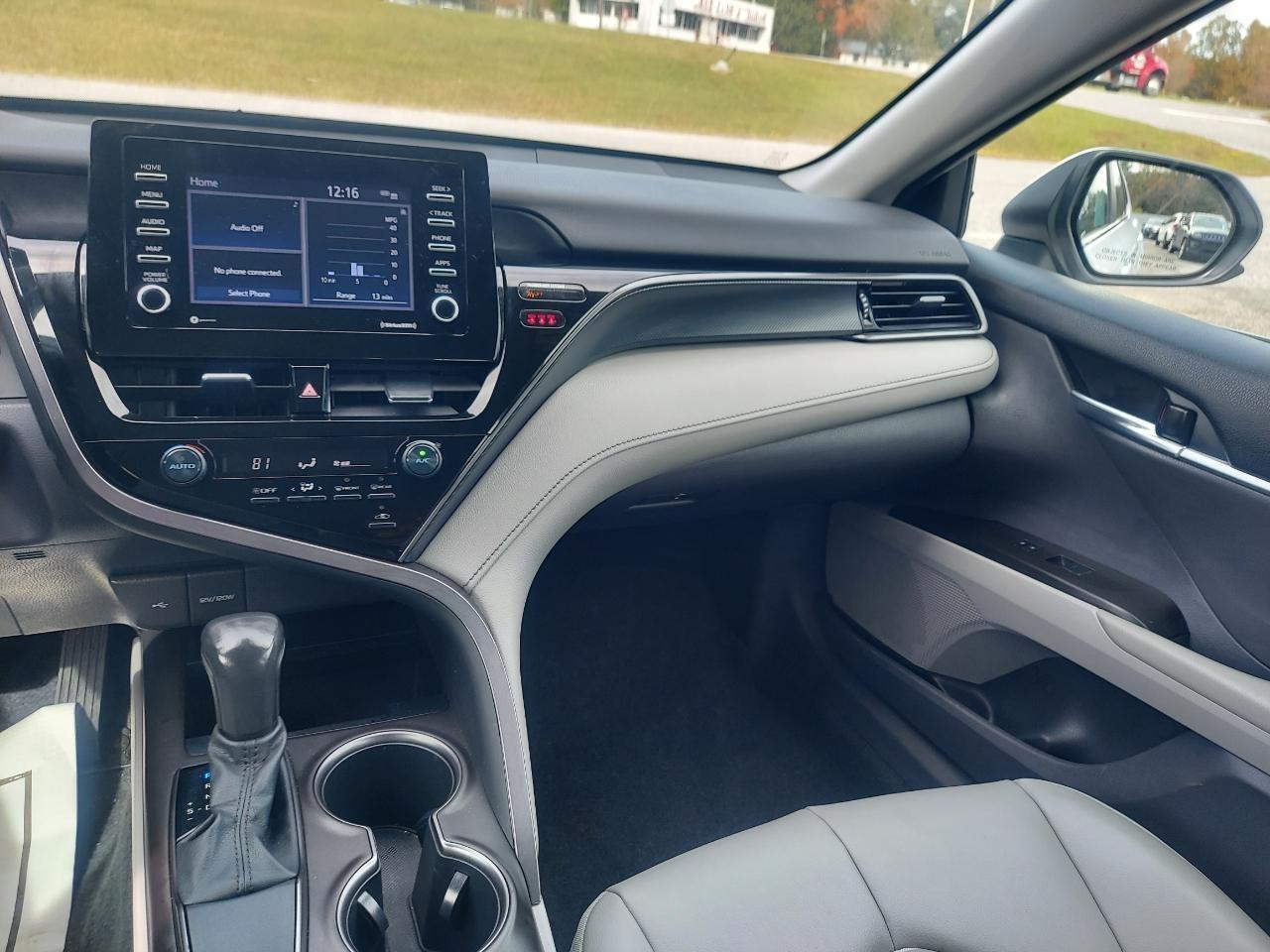Toyota Camry SE 2021