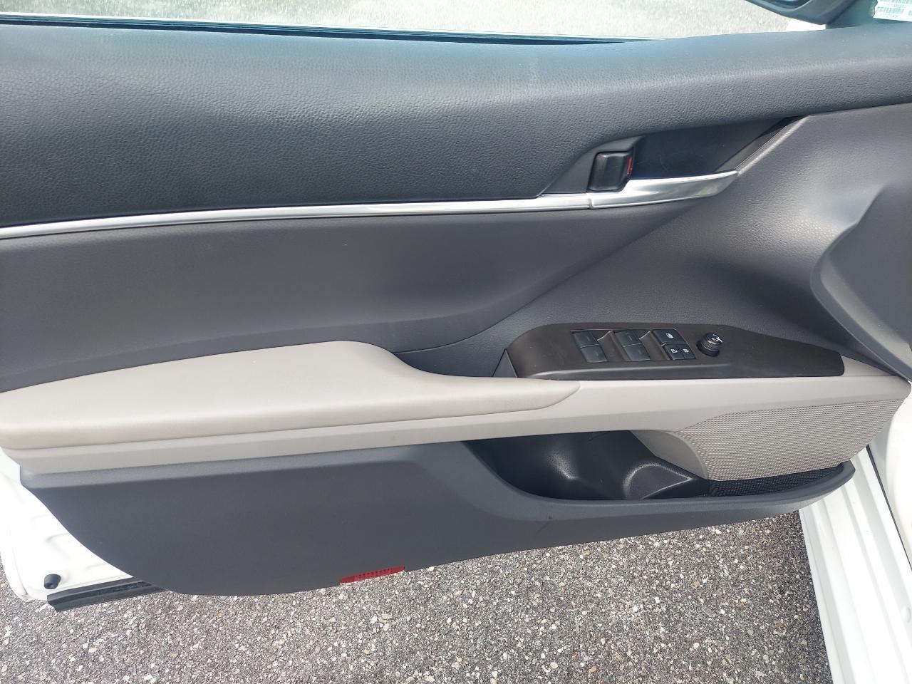 Toyota Camry SE 2021