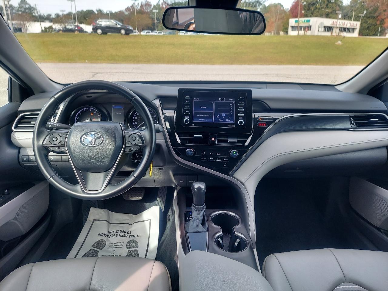 Toyota Camry SE 2021