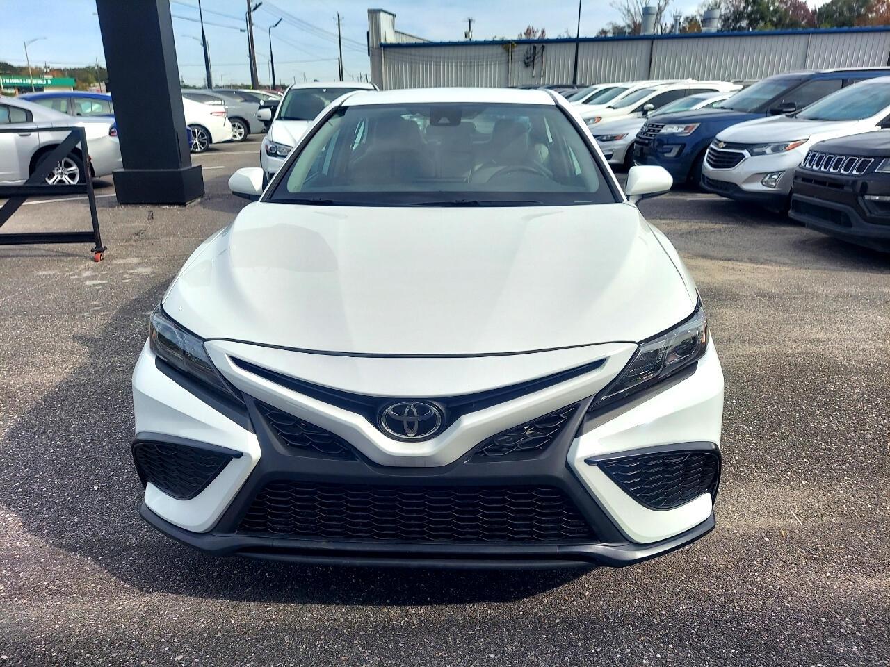 Toyota Camry SE 2021