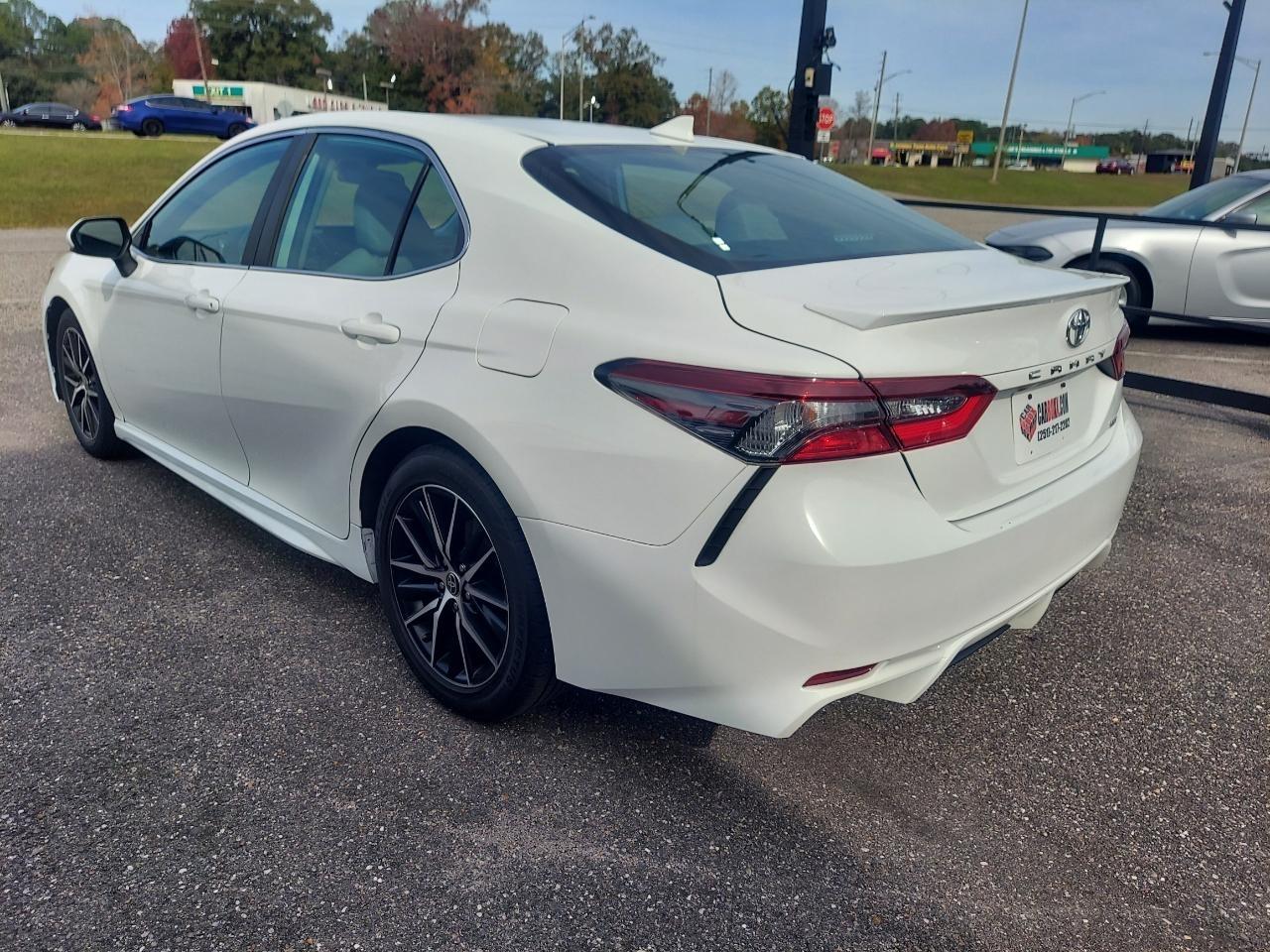 Toyota Camry SE 2021