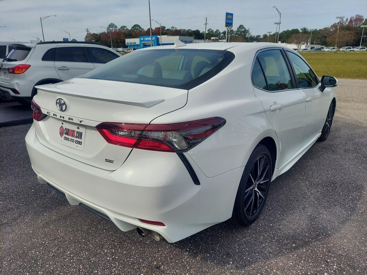 Toyota Camry SE 2021