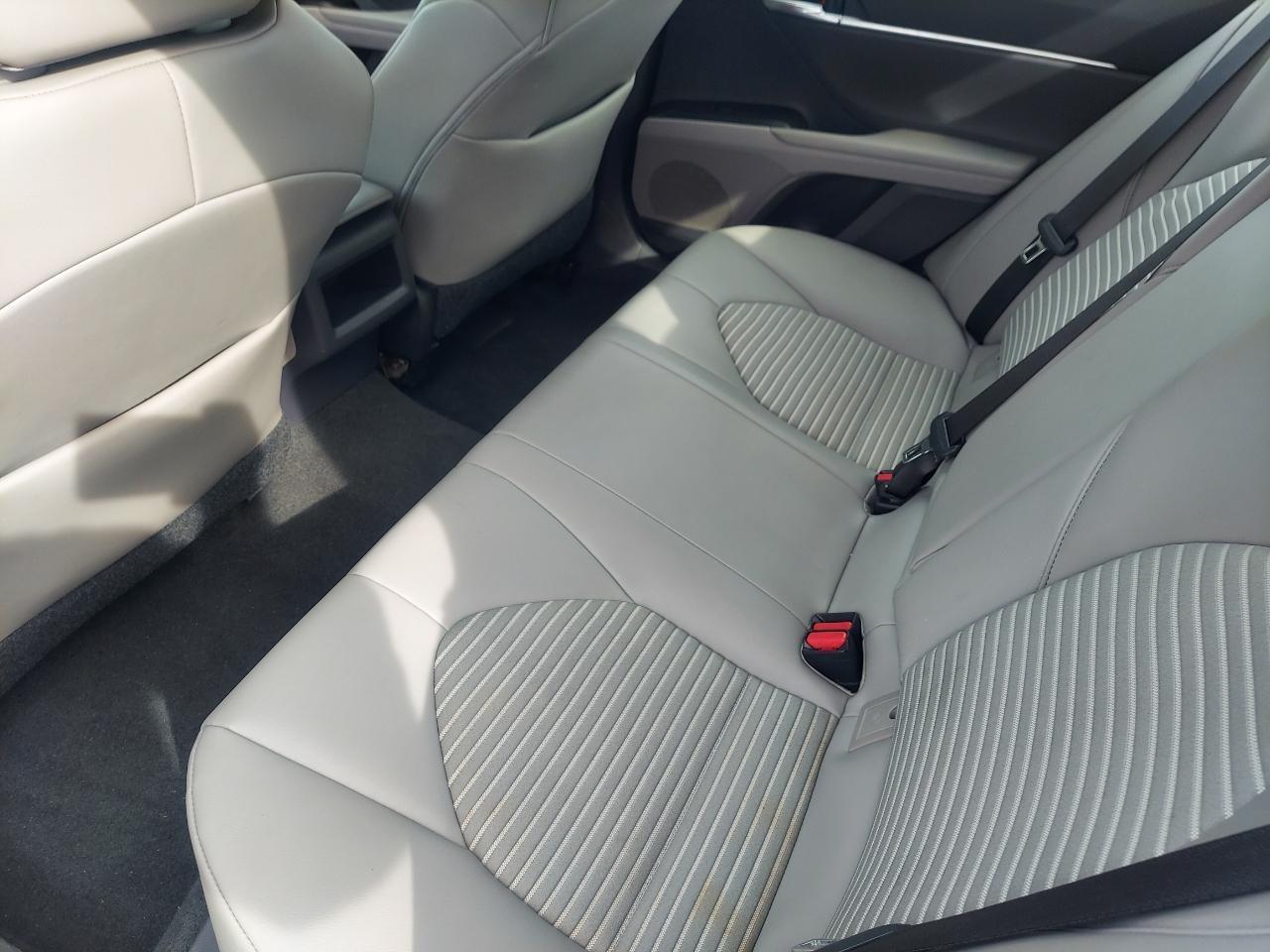 Toyota Camry SE 2021
