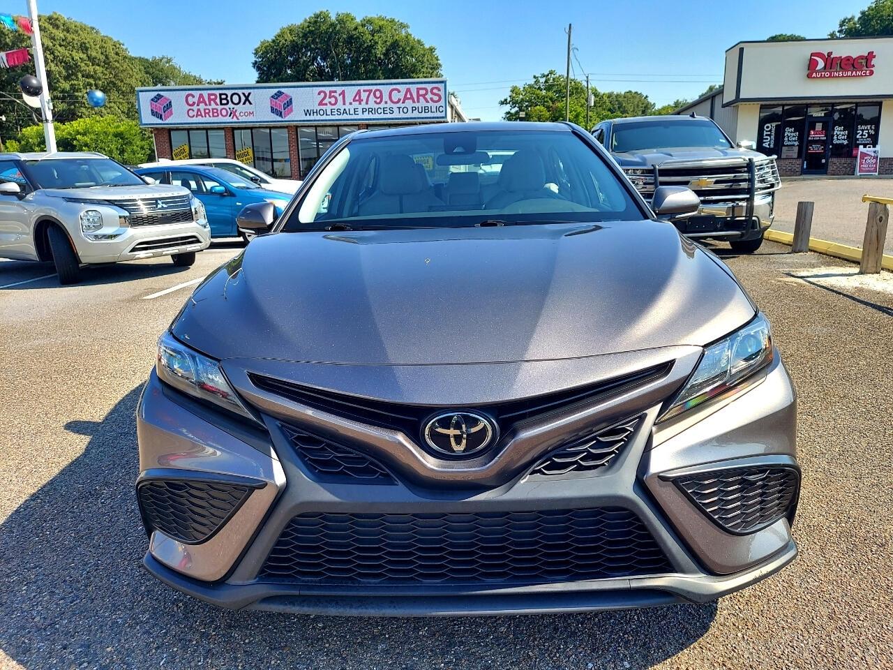Toyota Camry SE 2022