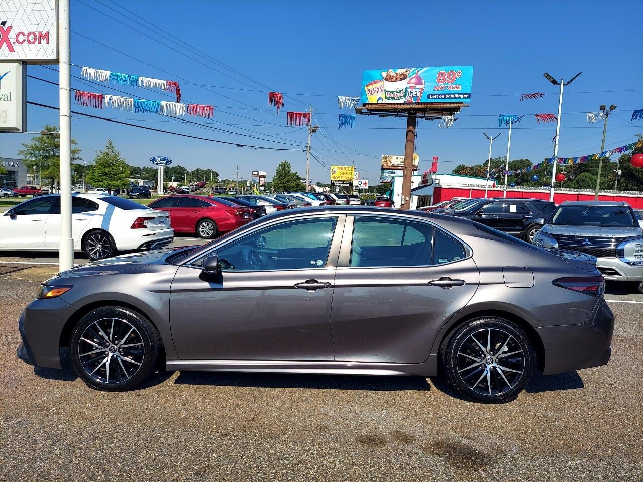 Toyota Camry SE 2022